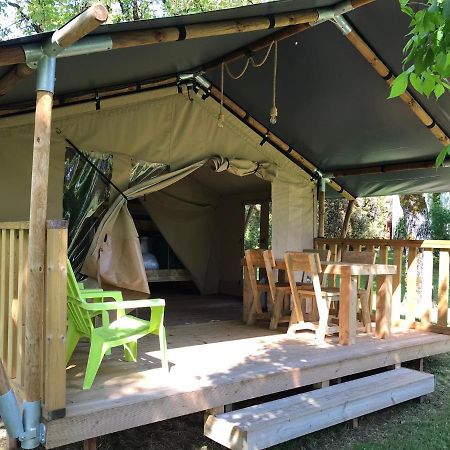 Готель Camping Le Mondou Saint-Julien-de-Lampon Екстер'єр фото