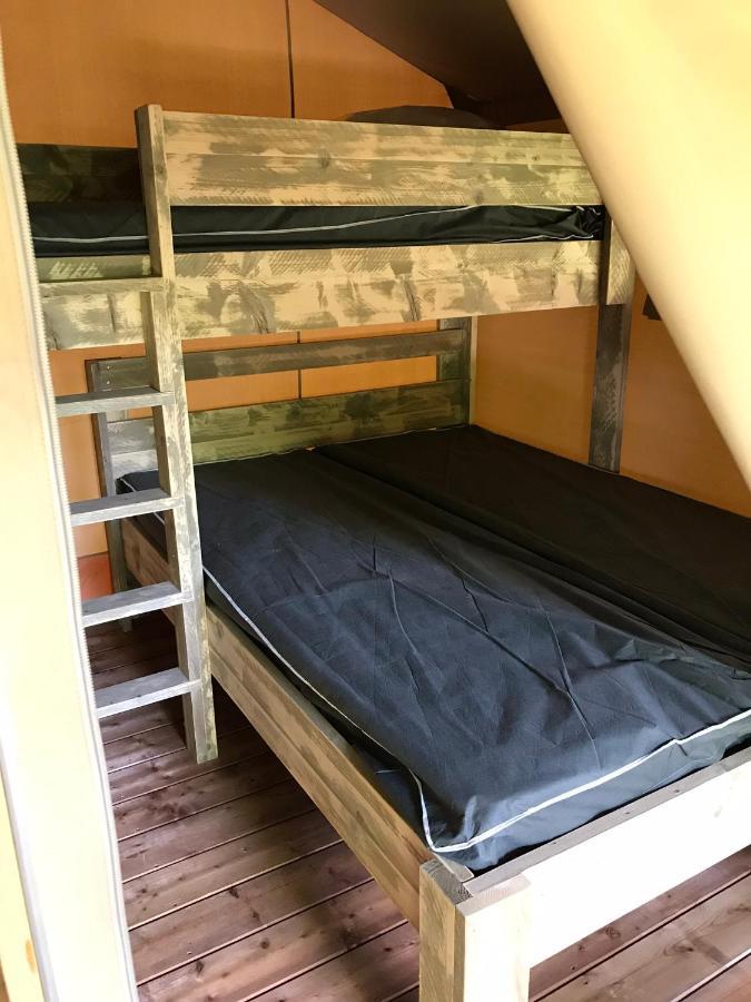 Готель Camping Le Mondou Saint-Julien-de-Lampon Екстер'єр фото